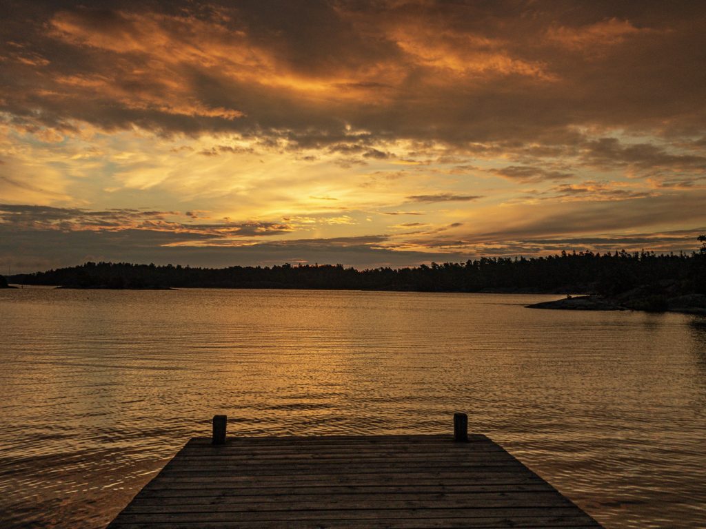 Sunrise over the lake 