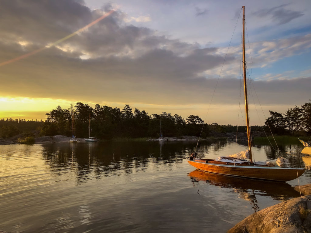 A view of boats and the lake at Björnö Naturreservat